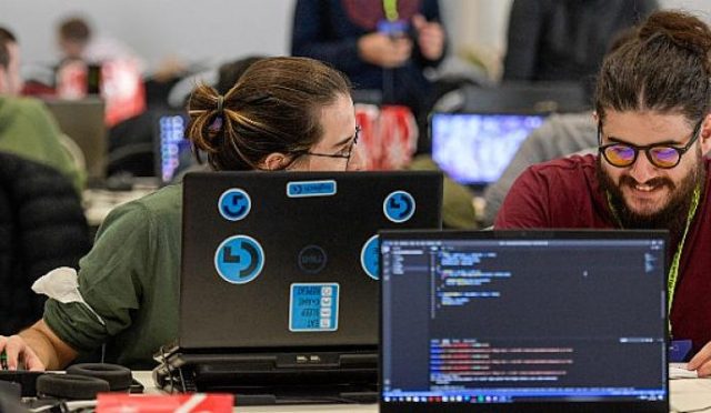 bilgisayarini-al-gel-dunyanin-en-buyuk-game-jam-i-izmir-oygemde-3FmYrnry.jpg